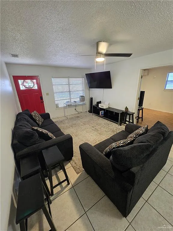 1121 W Mahl St — Photo 3