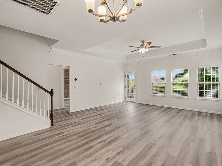 1046 Hemlock Dr — Photo 14