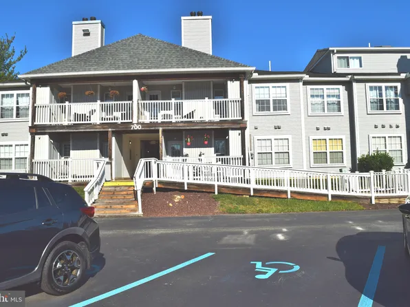 703 Waters Edge Dr, Newark, DE 19702