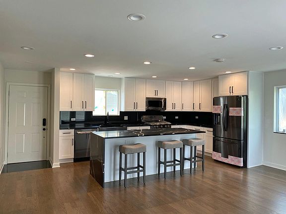 3rd image of 70 Vantroba Dr
