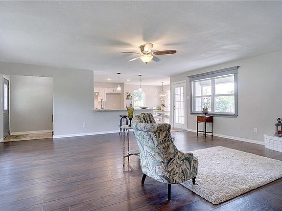 5th image of 204 Vista Dr