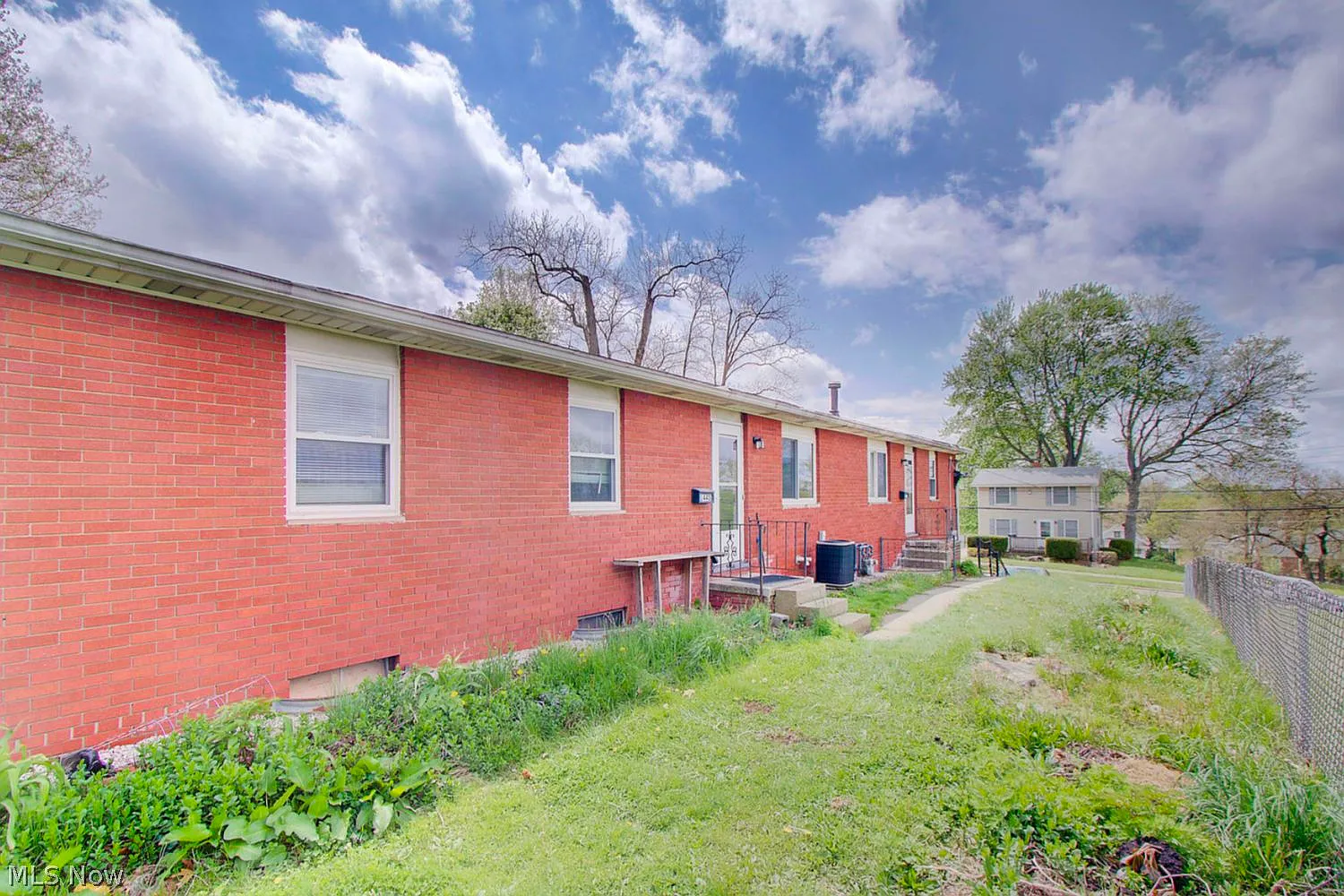 3 bed, 1.0 bath, $1,300 — Photo 2