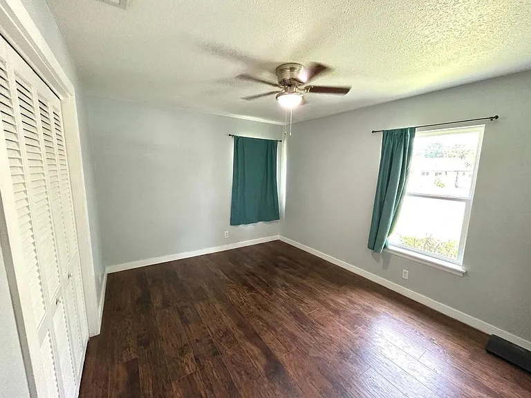 4111 Judivan — Photo 17