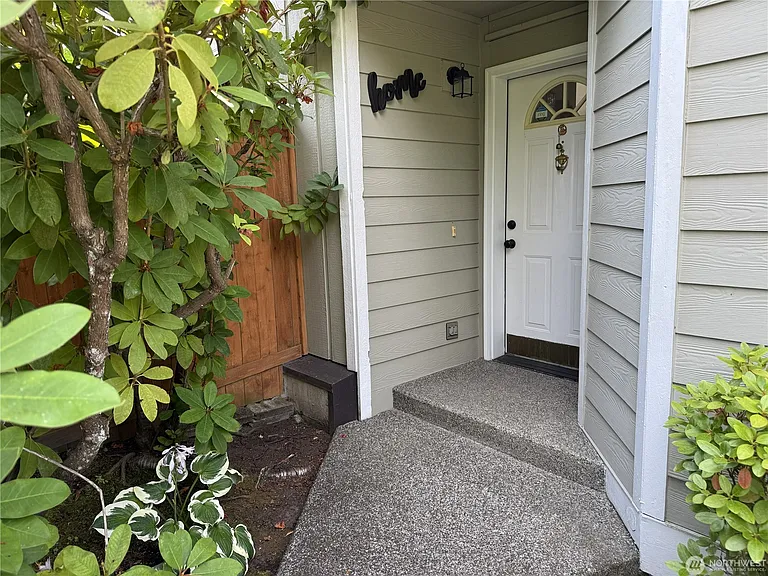 4725 Concordia Ln SE — Photo 3