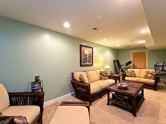 3rd image of 105 Lucy Long Ct