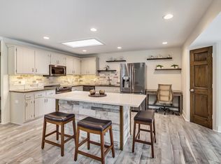 6730 Golden Ct, Chanhassen, MN 55317