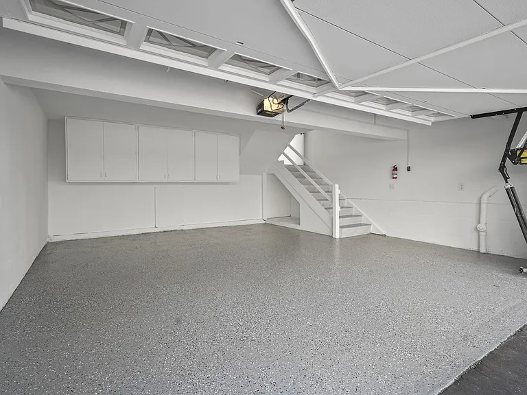 22259 Erwin St — Photo 17