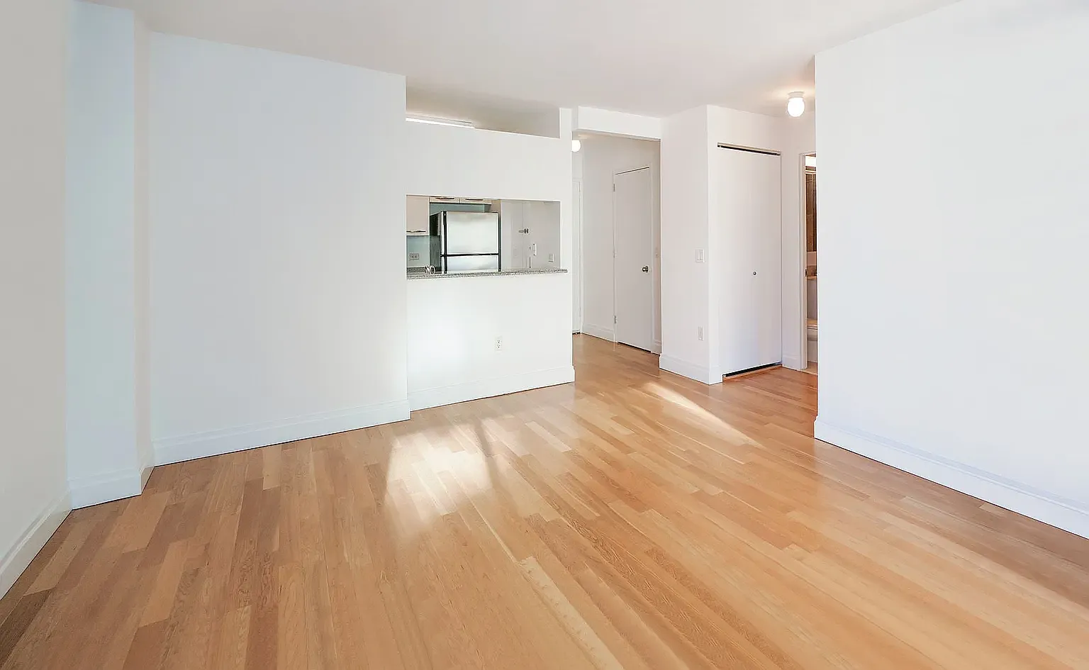 150 East 44th Street — Photo 3