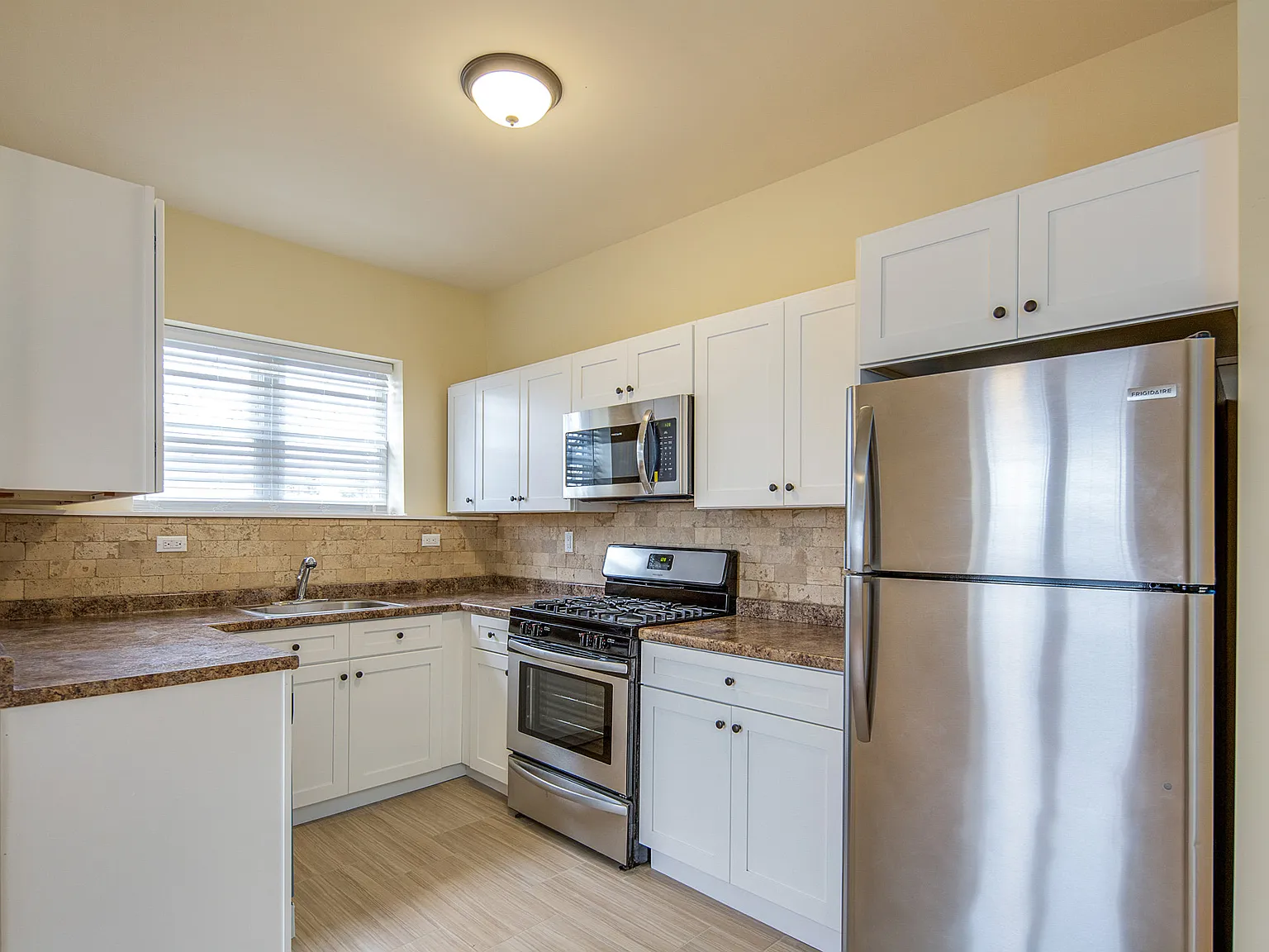 1 bed, 650 sqft, $1,900 — Photo 2