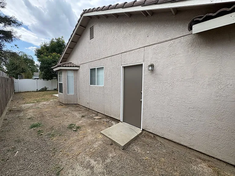 723 N Simon St — Photo 32