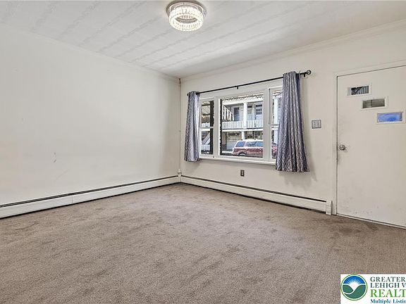 3rd image of 104 Water St