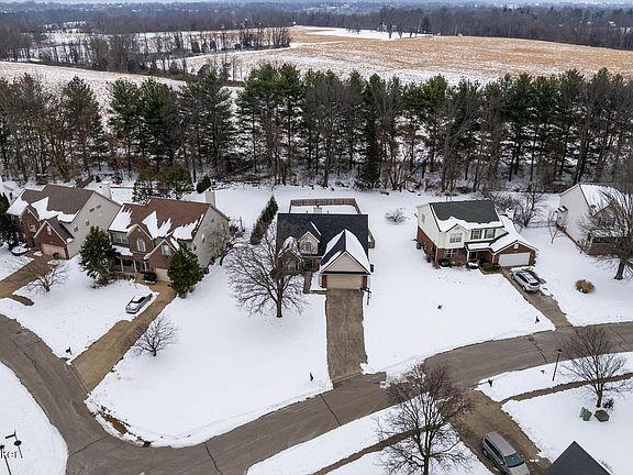 4th image of 5812 Waveland Cir