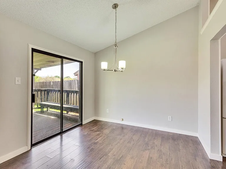 2104 Agarita Trl — Photo 11