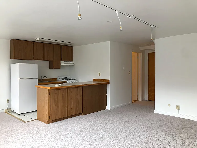Curtiss Apartments — Photo 7