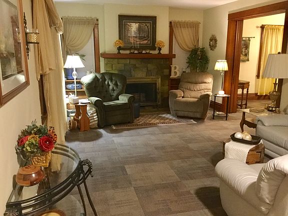 living room/gas fireplace