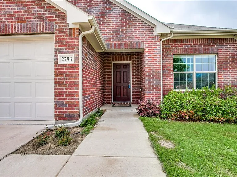 2793 Crescent Lake Dr — Photo 3