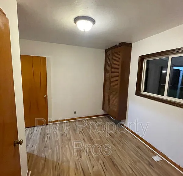 8573 N Granville Rd — Photo 11