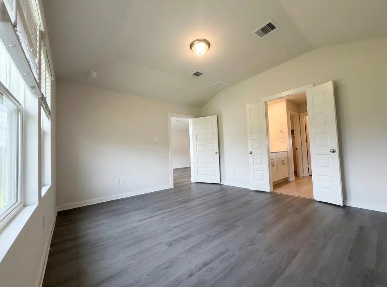 4 bed, 2.0 bath, 1565 sqft, $2,250 — Photo 4