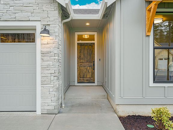 3rd image of 516 W 20th Way
