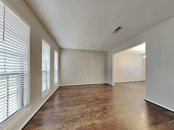 4th image of 134 E Pathfinders Cir