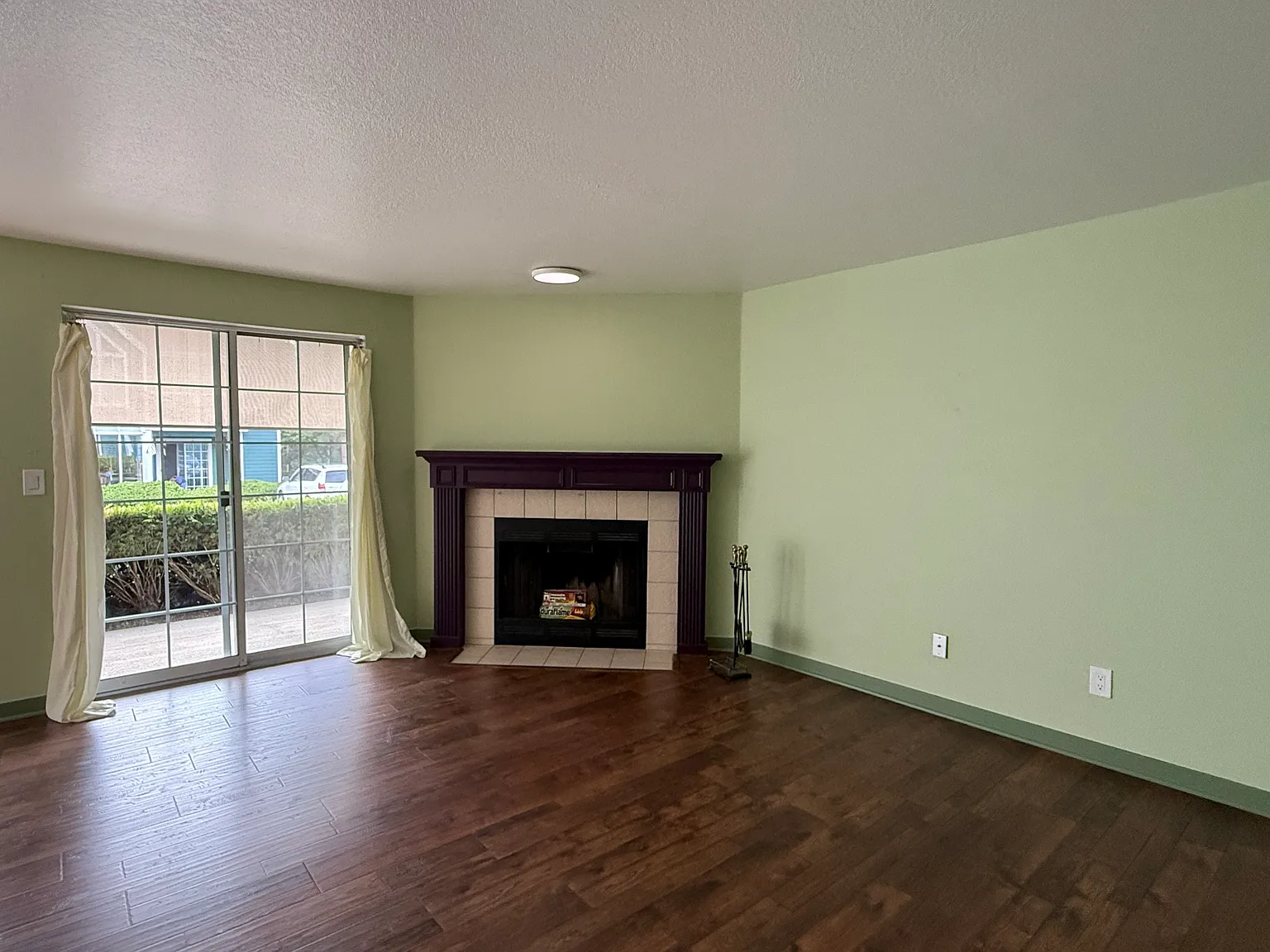 2 bed, 946 sqft, $1,750 — Photo 3