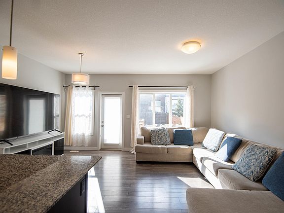 4th image of 1793 Keene Cres SW