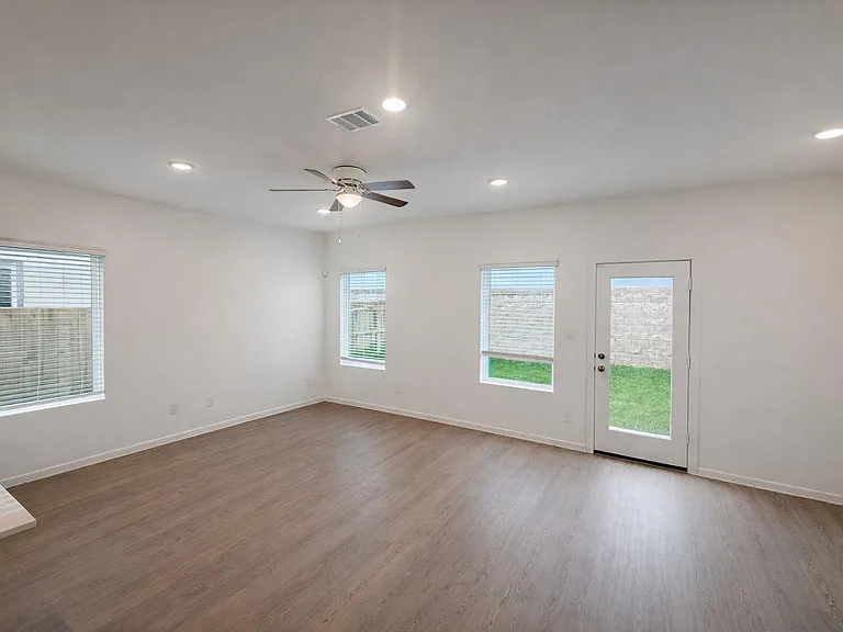 2211 Salinas Dr — Photo 4
