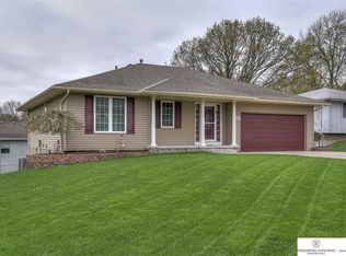 13745 Z Cir, Omaha, NE 68137