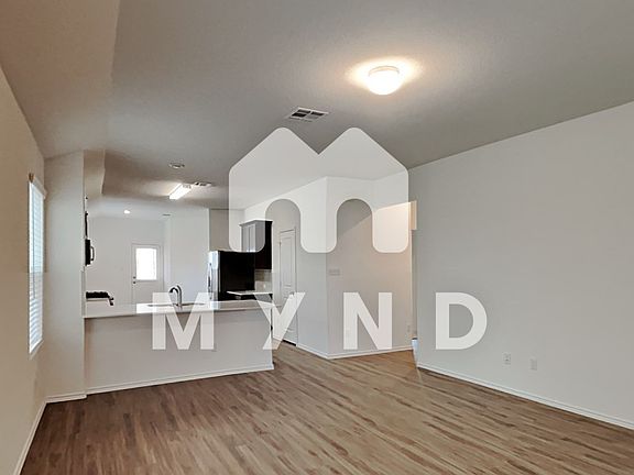 5th image of 226 Majestic Cedar Dr