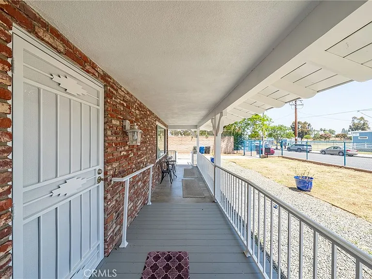 1345 S Jellick Ave — Photo 4