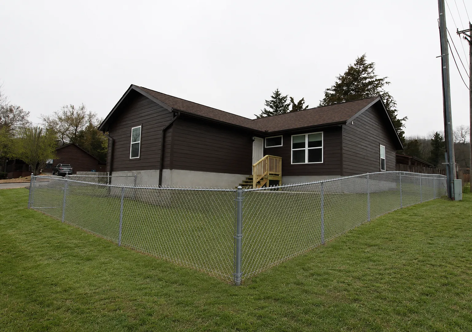 Beautiful 3 Bedroom Home with Fenced Yard in Hollister — Photo 4