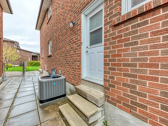 2nd image of 3158 Nawbrook Rd