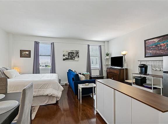 5th image of 1205 Saint Charles Ave APT 1004