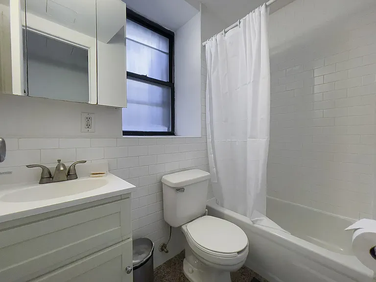 407 W 51st St #1E — Photo 9