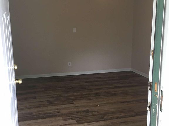 4th image of 305 Sherwood Ave