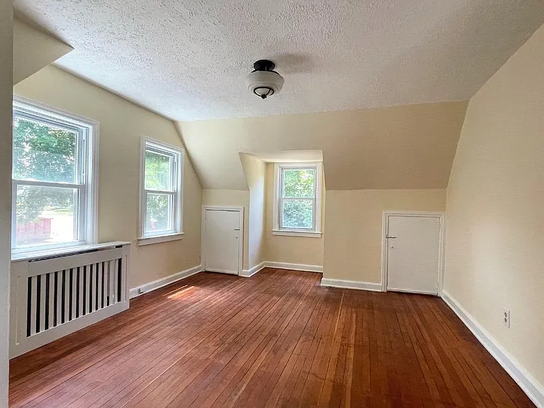 408 Ryders Ln — Photo 13