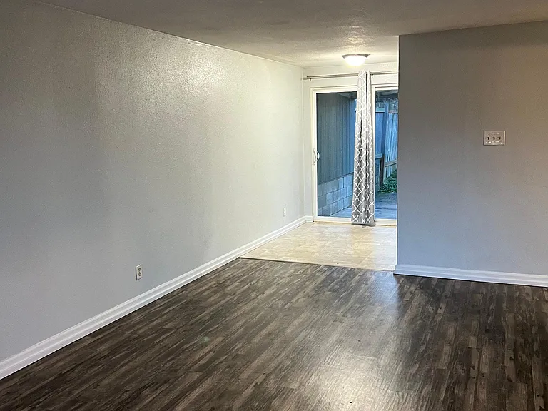 1729 Houston Ave — Photo 5