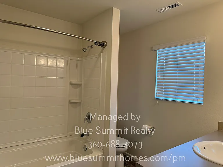 6615 Svea Ct NE — Photo 12