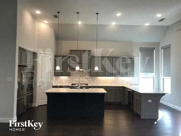 816 Hollett Ct — Photo 6