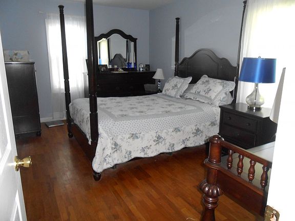 4th image of 1343 Davis St