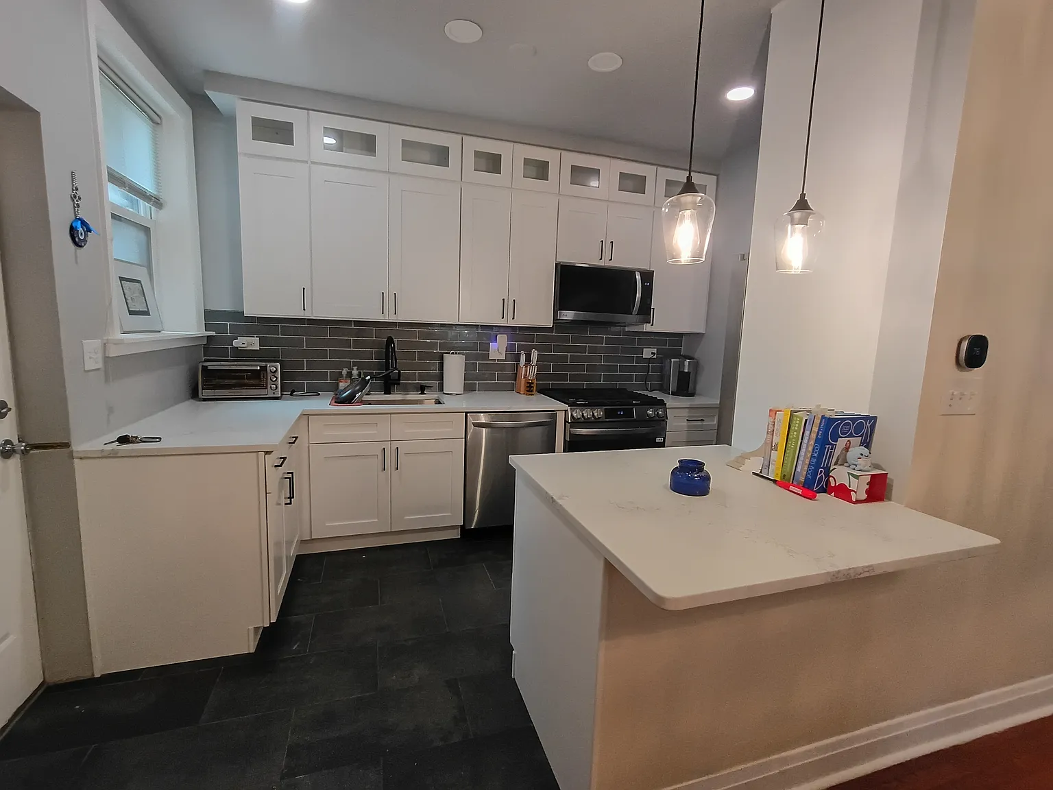2 bed, 1300 sqft, $3,200 — Photo 3