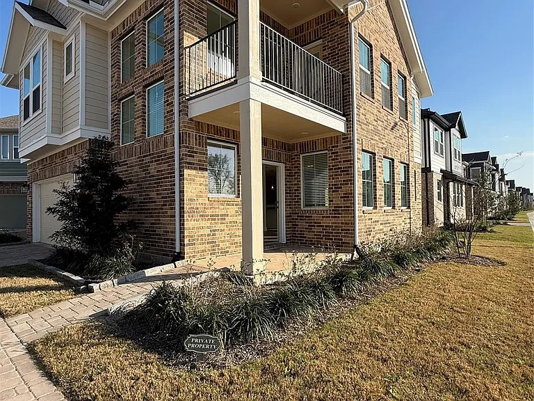 1442 Shaded Rock Dr — Photo 3