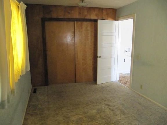 4th image of 521 8th Ave N