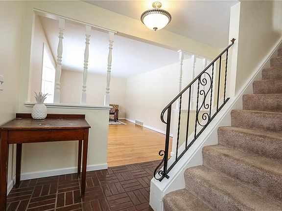 3rd image of 20 Brookside Dr