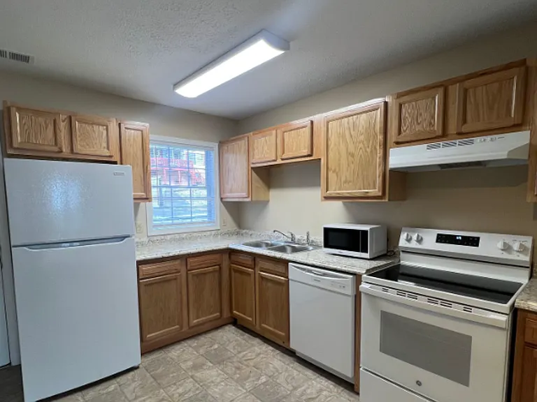 The Gables Apartments — Photo 33