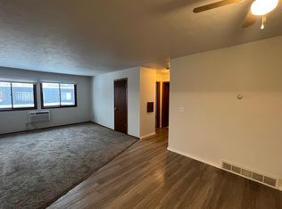 530 N Briarcliff Dr APT 4, Appleton, WI 54915