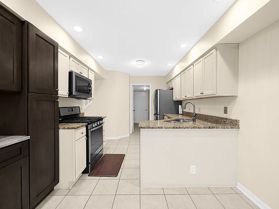 4th image of 2340 County Farm Ln