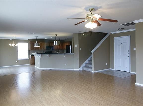 5th image of 2060 Fort Bend Dr