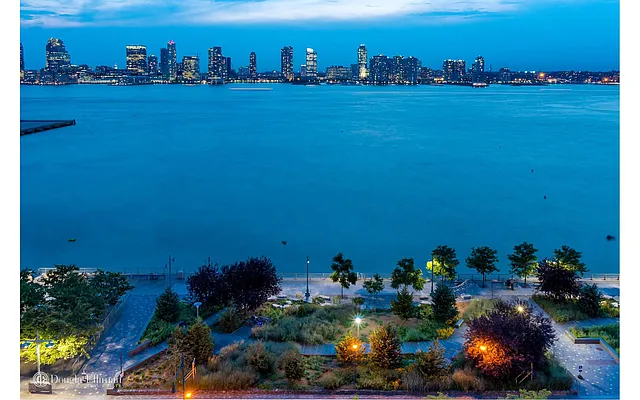 Rented by Douglas Elliman | media 16