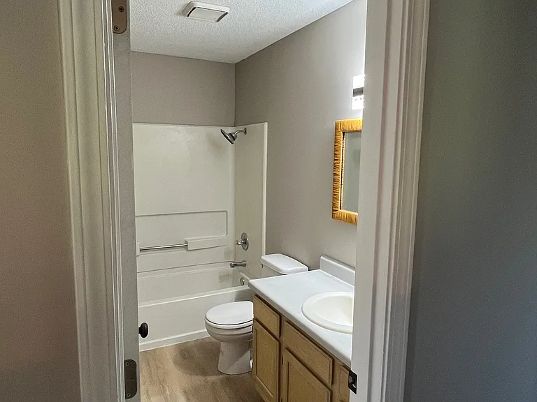3930 Overland Dr — Photo 7